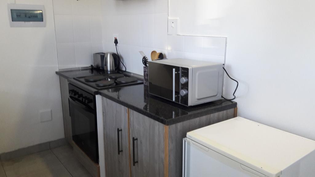 Self-Catering Studio, Unit 6 On Krupp 빈트후크 외부 사진