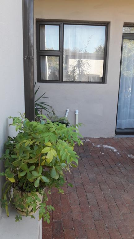Self-Catering Studio, Unit 6 On Krupp 빈트후크 외부 사진